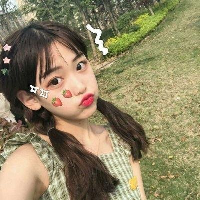照片里的伴娘